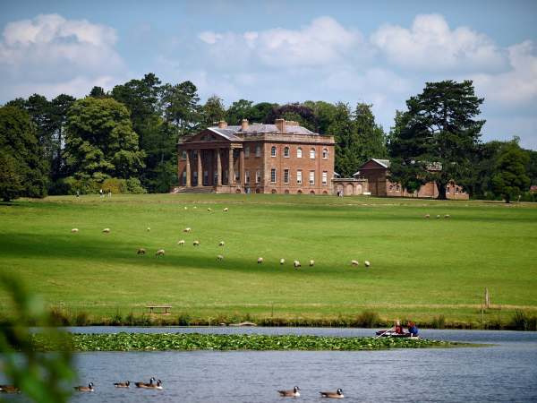 Botanical sketching workshop - Berrington Hall
