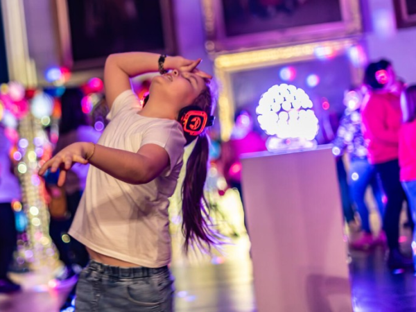 Disgo tawel Nadolig | Christmas silent disco 2026