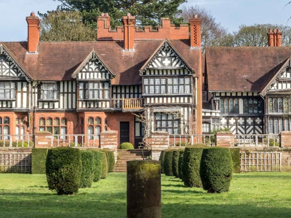 Curator Talk: William Morris and Edward Burne-Jones - Brothers in Art