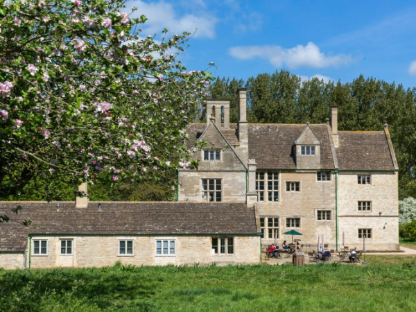 Festive bauble workshop - Lyveden