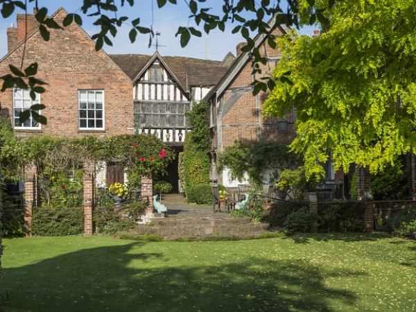 Outdoor Theatre: Jeeves and Wooster in 'Stiff Upper Lip, Jeeves' - Greyfriars' House and Garden