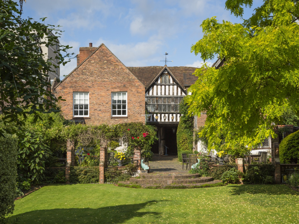 Outdoor Theatre: Wilde About Oscar - Greyfriars' House and Garden