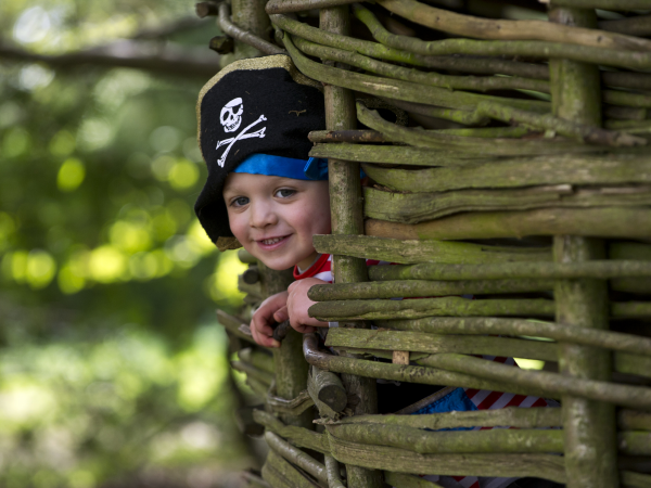 Treasure Island walking pirate show