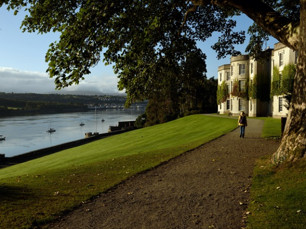 Sesiynau canŵio rafft ym Mhlas Newydd | Rafted canoe sessions at Plas Newydd