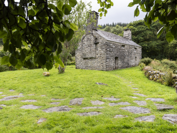 Gig ar y lawnt gyda Gai Toms | Gig on the lawn with Gai Toms