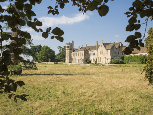 Outdoor Theatre: Beauty and the Beast by Chapterhouse Theatre Company - Lacock Abbey