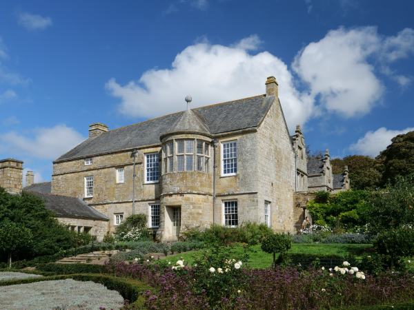 Private house tour and breakfast at Trerice