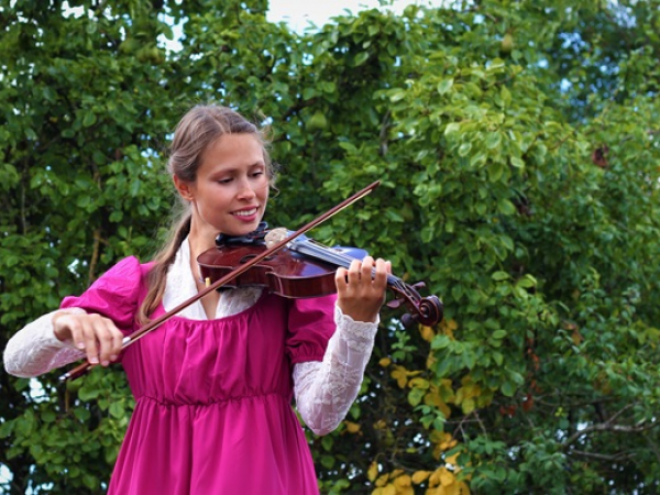 Outdoor theatre: Emma - BH Monday 25 August (Gates 6pm, performance 7pm)