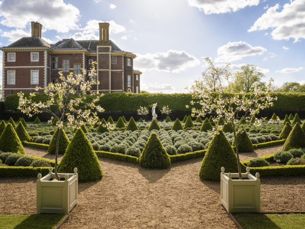 Dementia-friendly sensory walk at Ham House and Garden