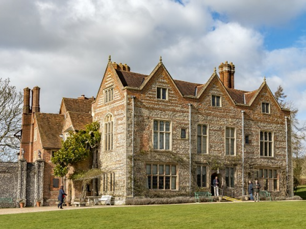 Art classes with Paul Robbens at Greys Court