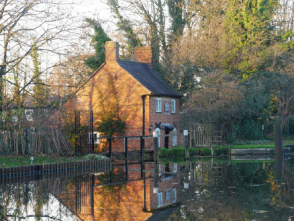 Guildford Chantries circular guided walk