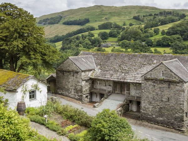 Building detectives walking tour