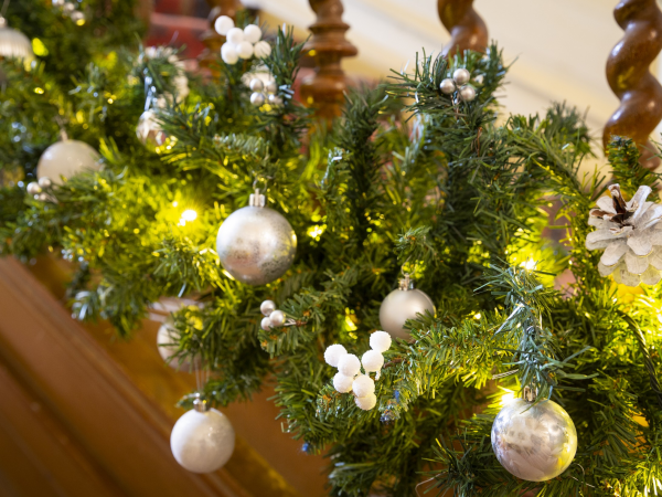 Foil-Embossed Christmas Garland Workshop