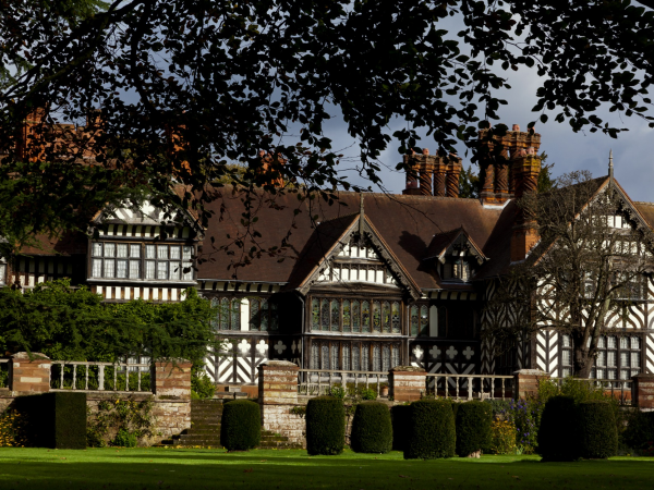 Christmas Wreath Making Workshop at Wightwick Manor
