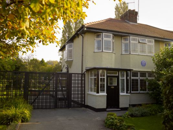 The Beatles' Childhood Homes Tour - Speke Hall pickup (25 June - 1 Sept)