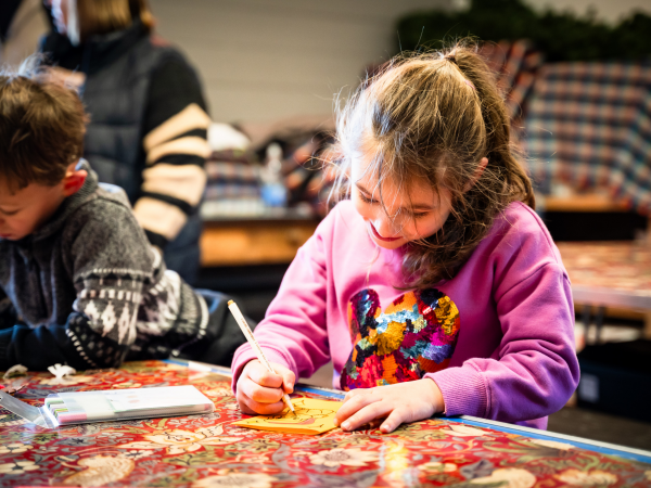 Family craft: Design your own set of Christmas cards