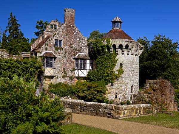 Outdoor Theatre: William Shakespeare's 'Henry V' - Scotney Castle